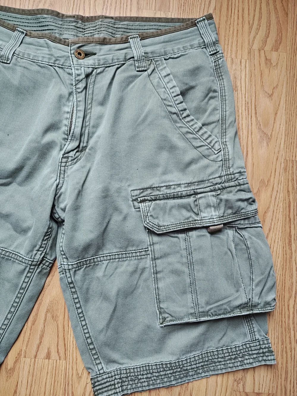 Levi’s Men’s Cargo Shorts Size 32 Sage Olive Green Heavy Duty Canvas Utility